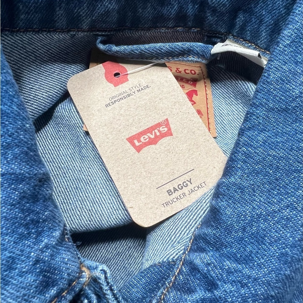 Levi’s Baggy Trucker Two-Tone Denim Jacket - Picture 6 of 8